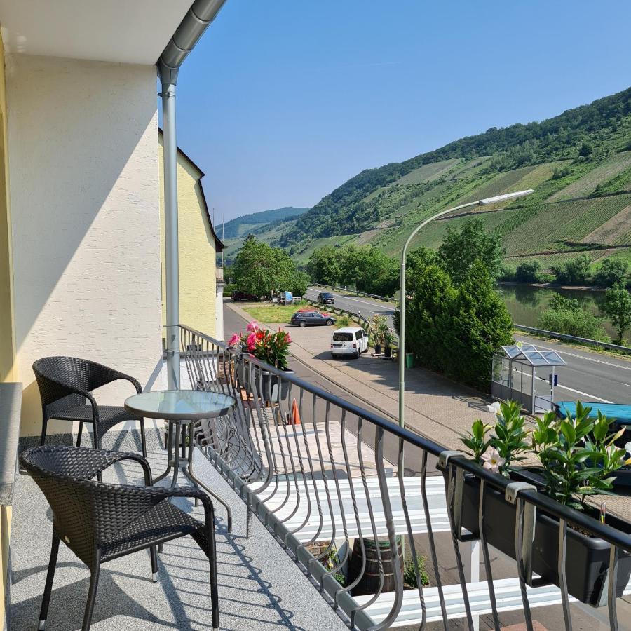 Weingut Pension Gibbert-Pohl Briedel Dış mekan fotoğraf