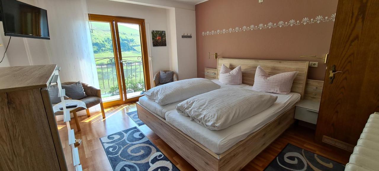 Weingut Pension Gibbert-Pohl Briedel Dış mekan fotoğraf